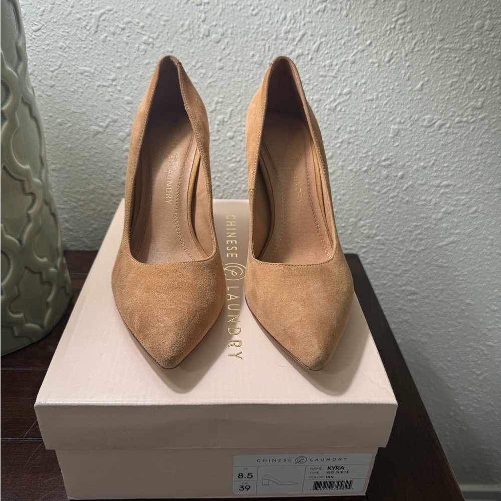 Chinese Laundry Kyra tan suede heels